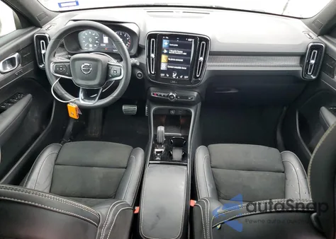 2021 Volvo Xc40 T5 R-Design z USA, uszkodzony, nr VIN YV4162UM6M2595553